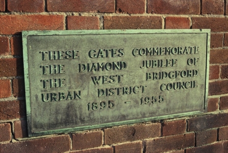 Bridgford Park, gates  plaque 2005